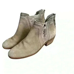 Vince Camuto Pippsy Foxy Ankle Bootie Size 8